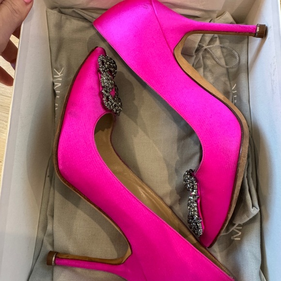 Manolo Blahnik Hangisi Silk Pumps size 36 - Picture 15 of 16